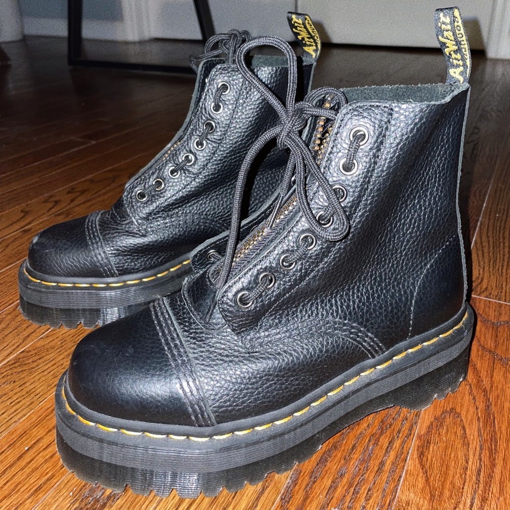 Dr. Marten’s - Sinclair Women’s Leather Platform Boots Size 7